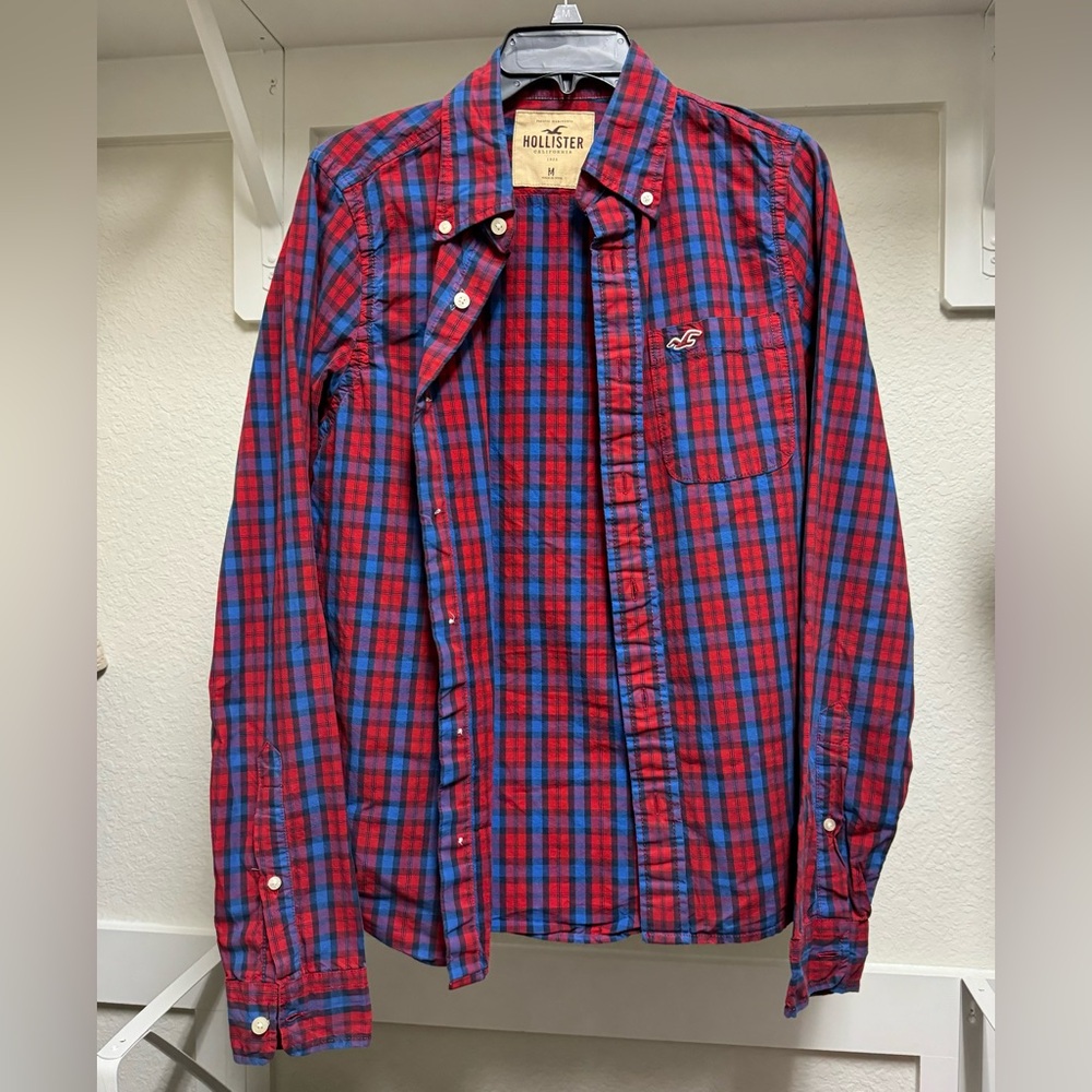 Hollister men’s red and plaid long sleeve button down